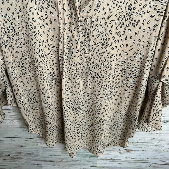 Vince camuto tan black blouse top  waterfall sleeve size small - Picture 3 of 9